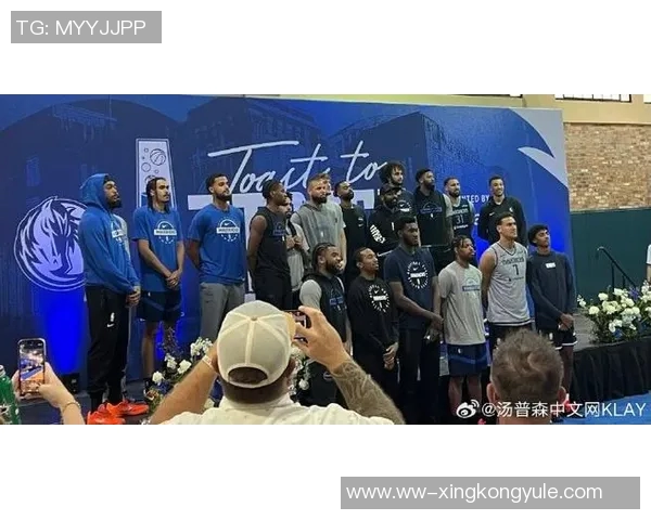 独行侠官推分享明星球员登机合影浓眉克莱弗拉格拉塞尔齐聚一堂